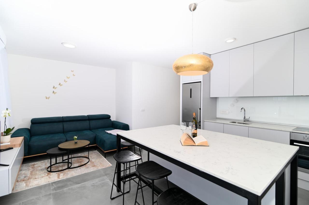 Apartment Laura, Free Parking, Balcony, 4 Ppl Трогір Екстер'єр фото