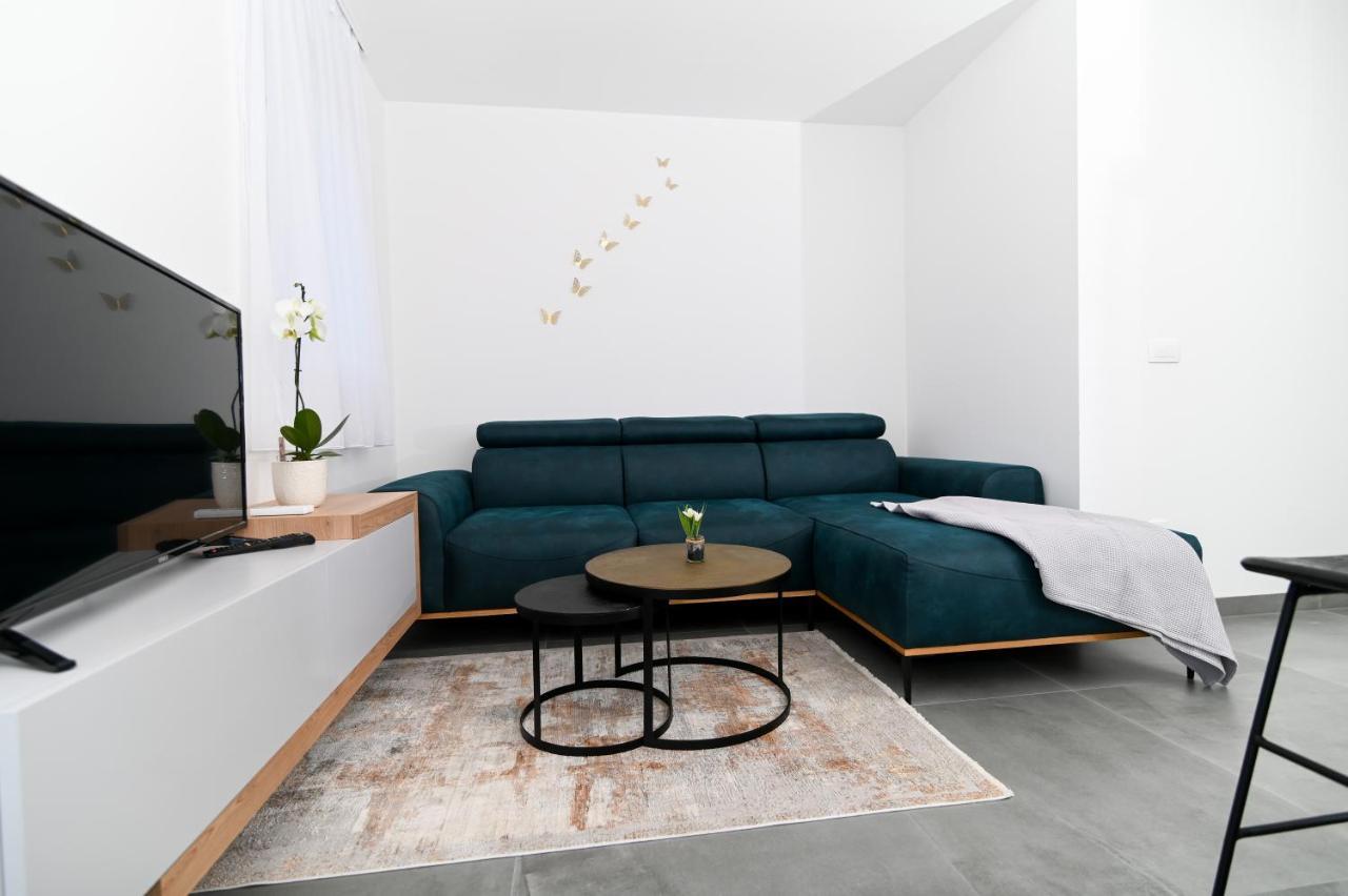 Apartment Laura, Free Parking, Balcony, 4 Ppl Трогір Екстер'єр фото