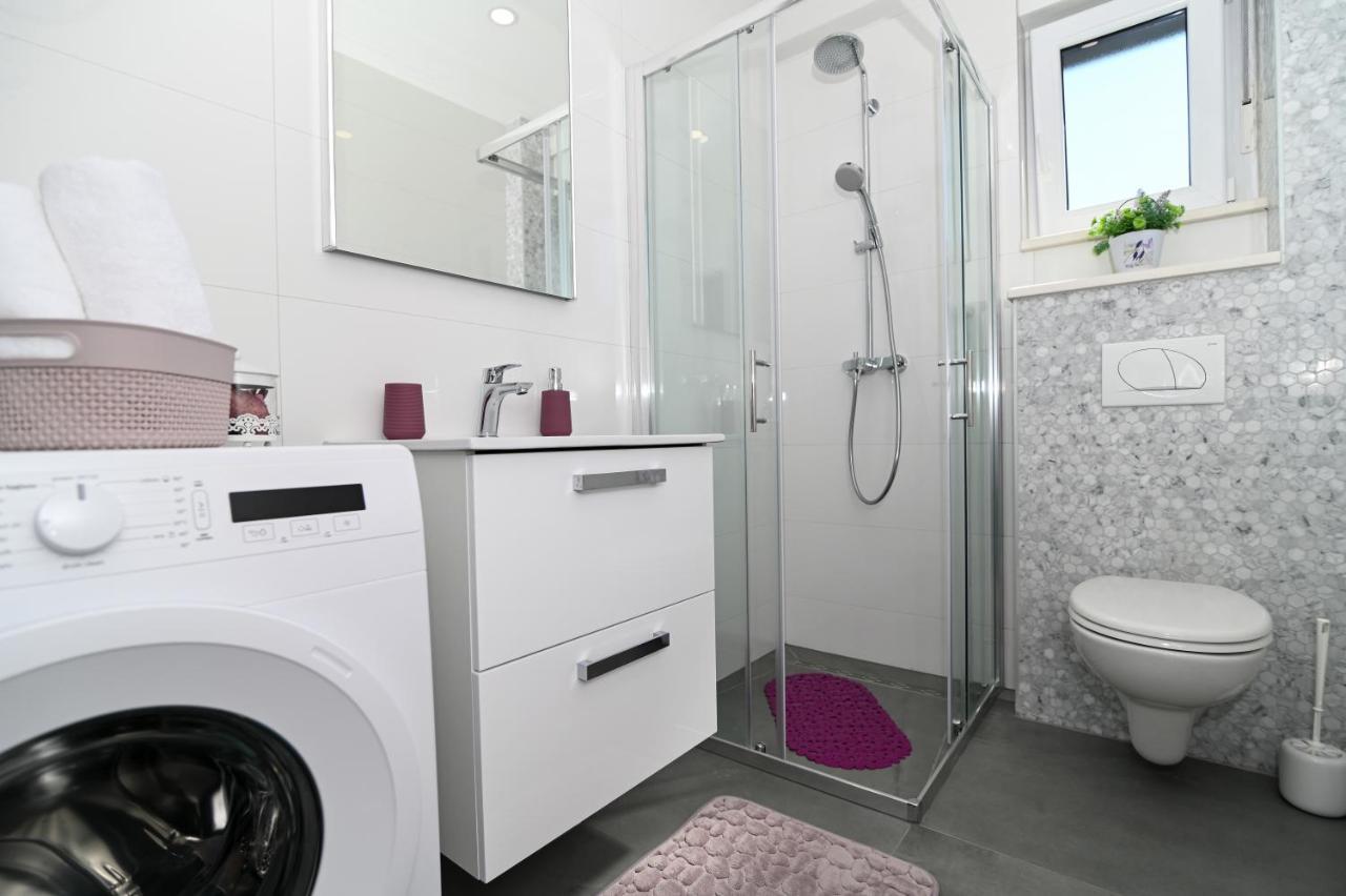 Apartment Laura, Free Parking, Balcony, 4 Ppl Трогір Екстер'єр фото