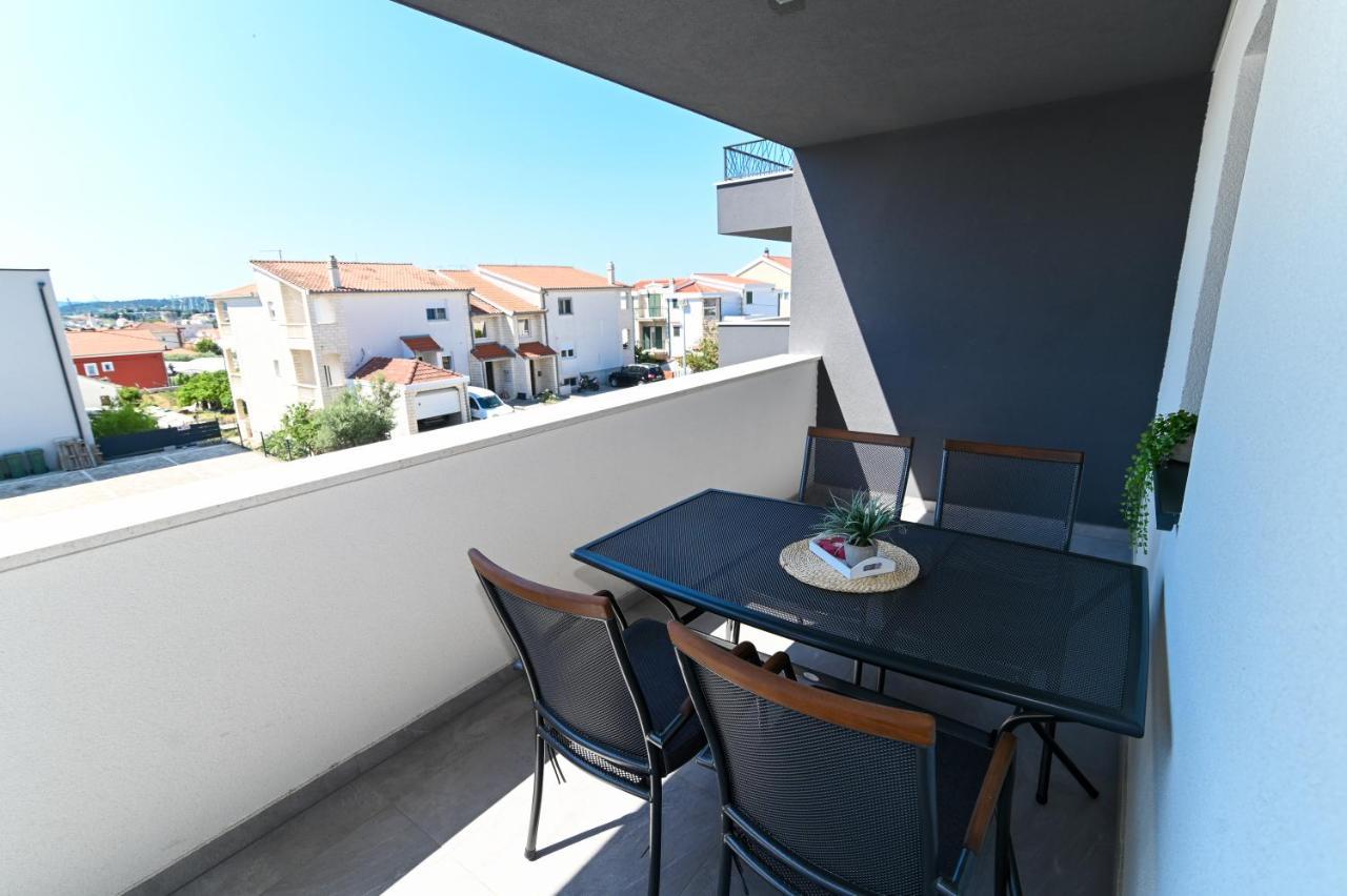 Apartment Laura, Free Parking, Balcony, 4 Ppl Трогір Екстер'єр фото