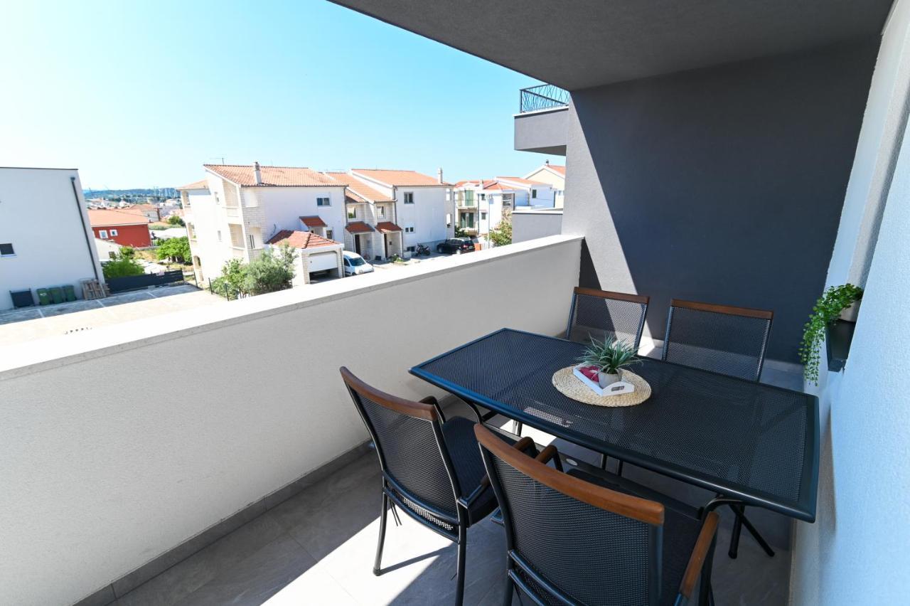 Apartment Laura, Free Parking, Balcony, 4 Ppl Трогір Екстер'єр фото