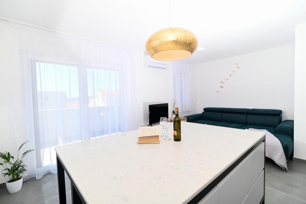 Apartment Laura, Free Parking, Balcony, 4 Ppl Трогір Екстер'єр фото